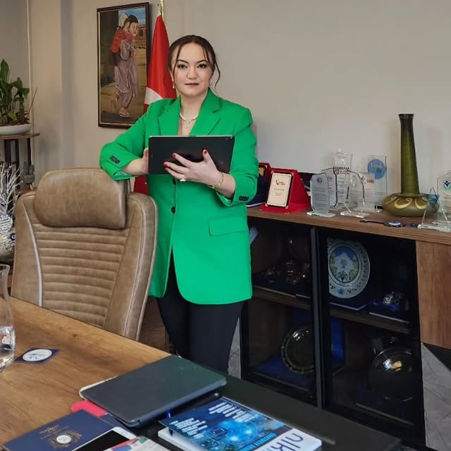 Nalan KURT 'un Kaleminden. Geleceği kadınların gücü, vizyonu ve zekasıyla şekillendiriyor, sarsılmaz bir temel üzerine inşa ediyoruz!