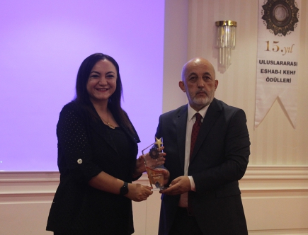 Nalan KURT 'un Ödülleri. Eshab-ı Kehf Ödüllerinde Yılın Başarılı Girişimcisi Ödülüne Layık Görüldük