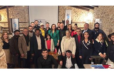 Nalan KURT 'un Kaleminden. Nlksoft Ailesi, Midyat’ta buluştu. Nalan Kurt geleceğin dünyasını anlattı Başlığı ile Mardin Söz Gatesinde yer aldık.